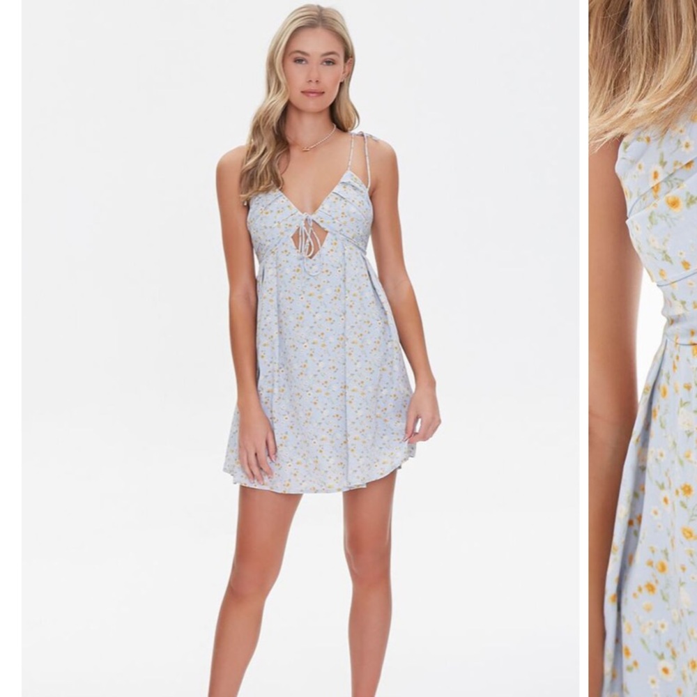 ❌SOLD❌Floral fit and flare dress size medium with cut out detail